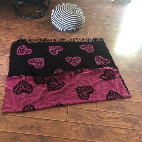 Victoria’s Secret blanket - Picture 2 of 2